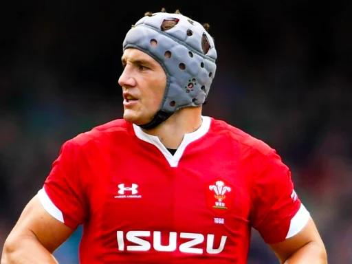 Former Wales, British and Irish Lions and Scarlets centre Jonathan Davies has announced his retirement from professional rugby The 36-year-old,